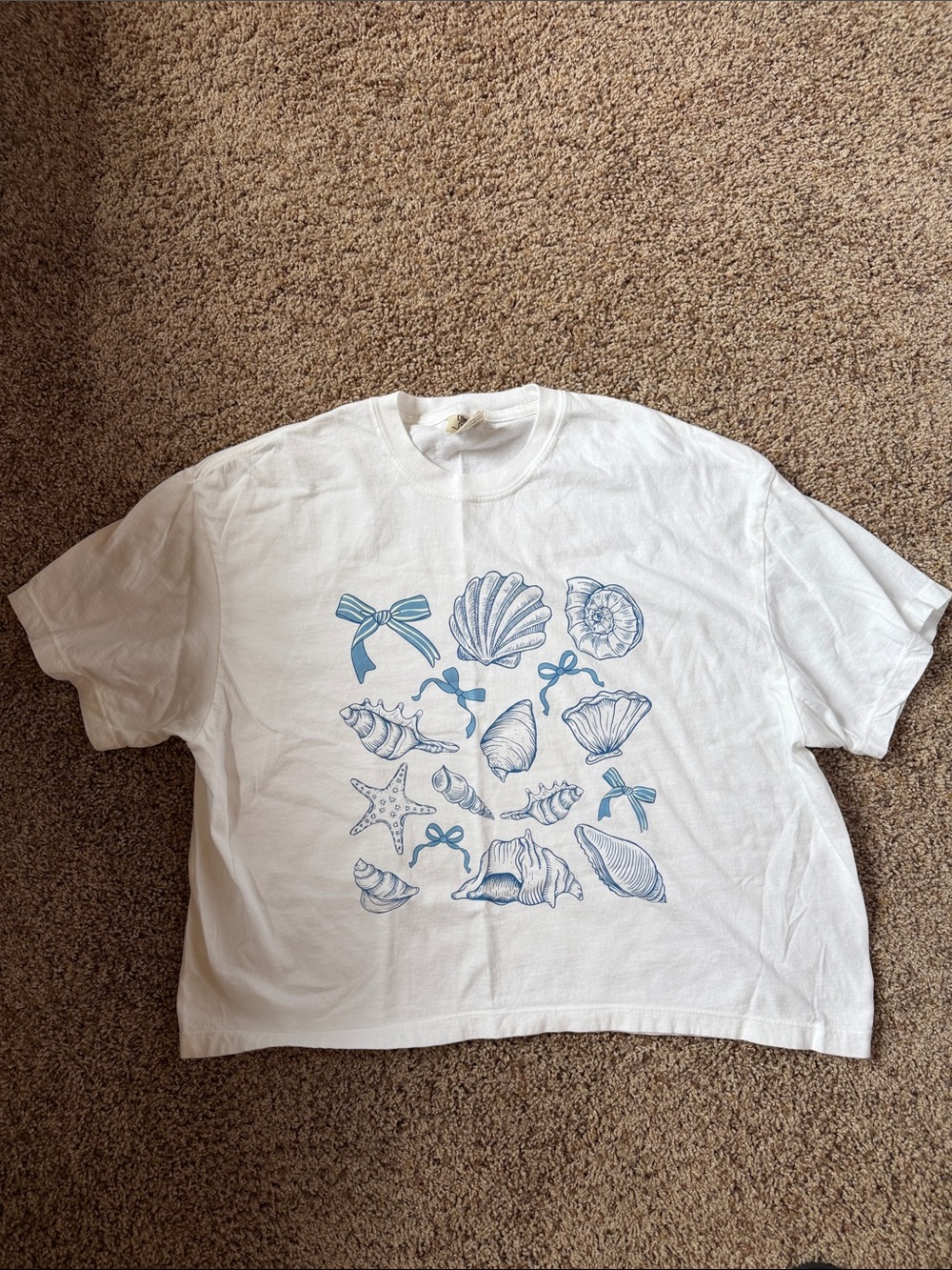 Cropped Comfort Colors Tshirt with Shell and Bow Design - XL